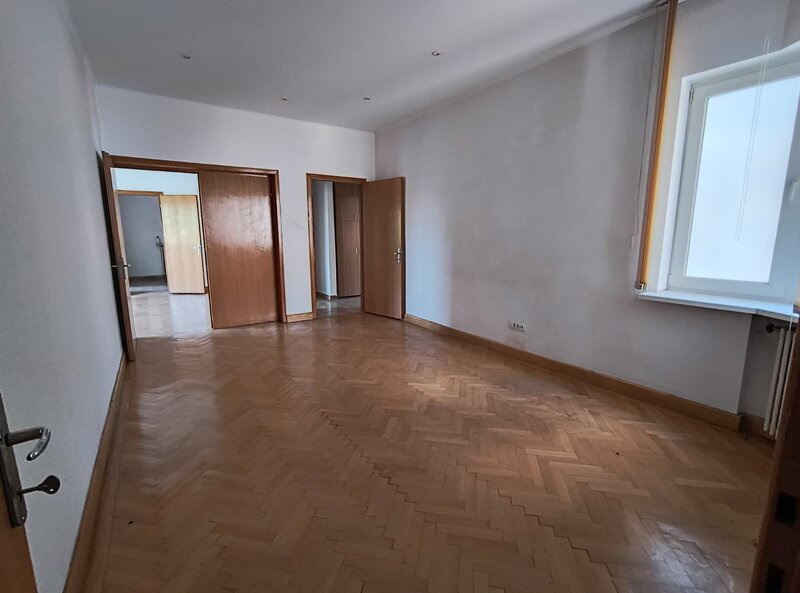 Romana- Lascar Catargiu- Apartament 4 camere stradal