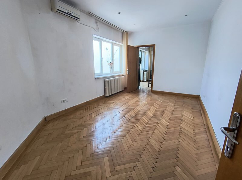 Romana- Lascar Catargiu- Apartament 4 camere stradal