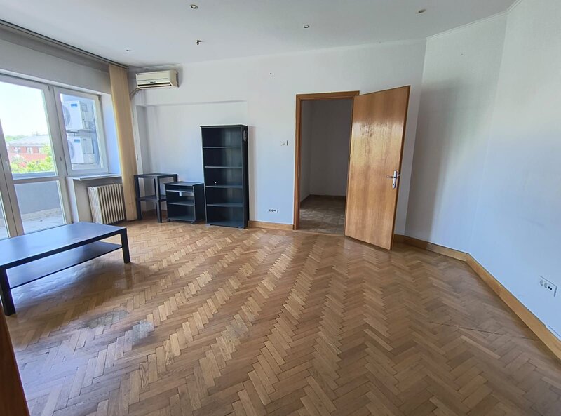 Romana- Lascar Catargiu- Apartament 4 camere stradal