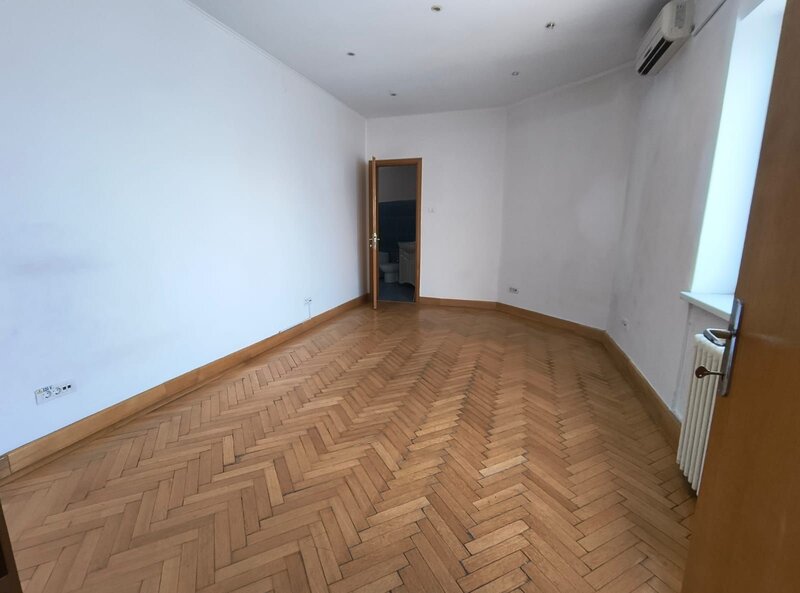 Romana- Lascar Catargiu- Apartament 4 camere stradal