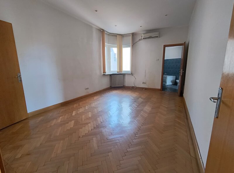 Romana- Lascar Catargiu- Apartament 4 camere stradal